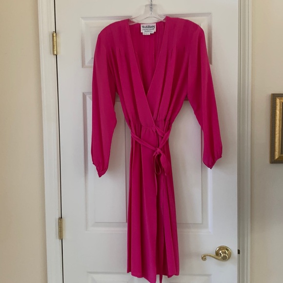 Diane Von Furstenberg Dresses & Skirts - Diane Von Furstenberg Wrap Dress